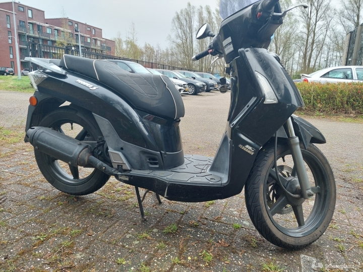 Kymco People S zwart